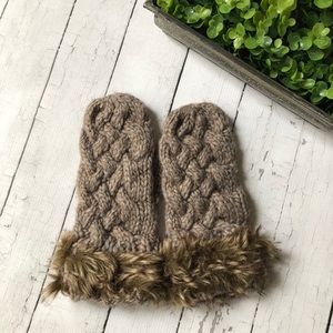 Vincent Pradier Sweater Mittens with fake fur trim